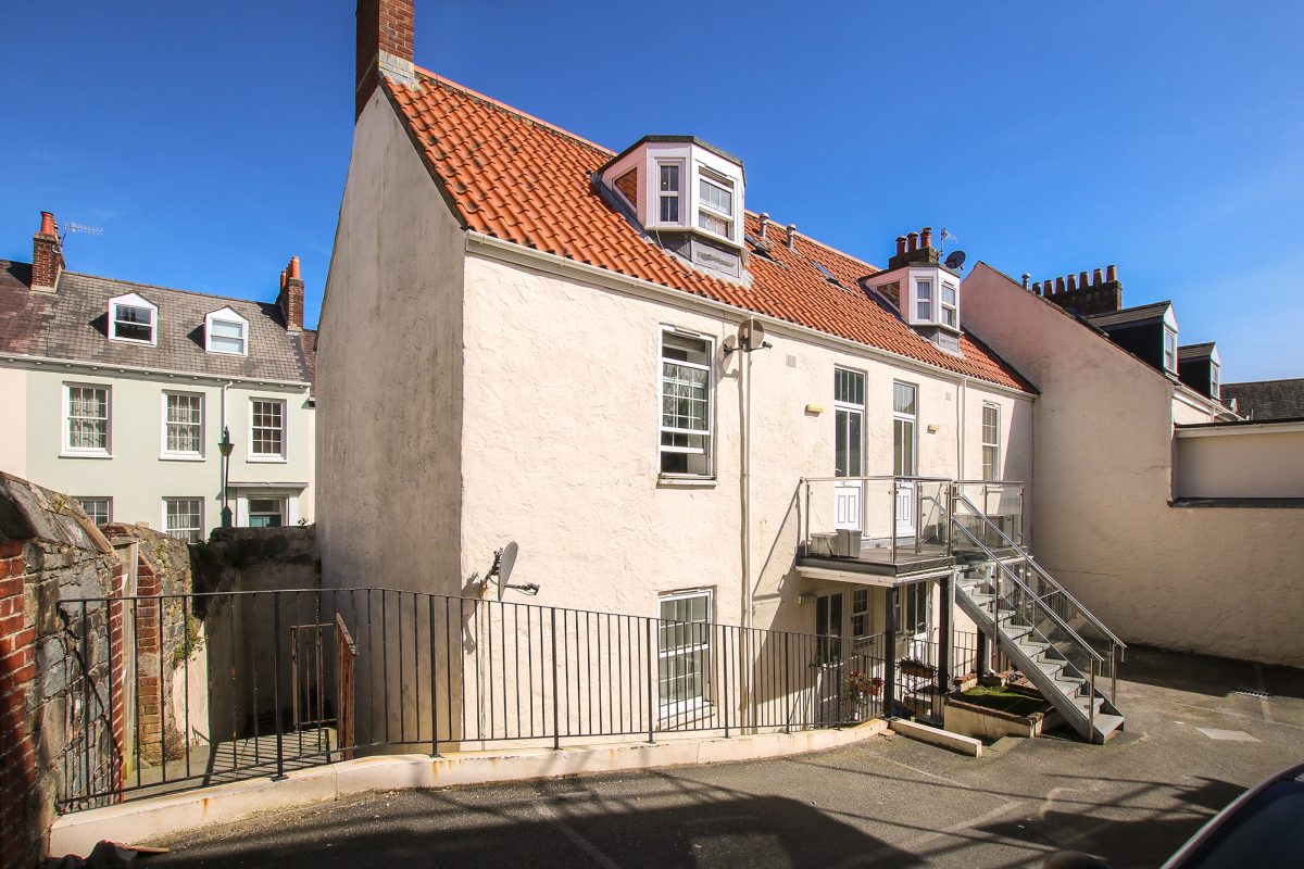 Flat 10, Abbey Court