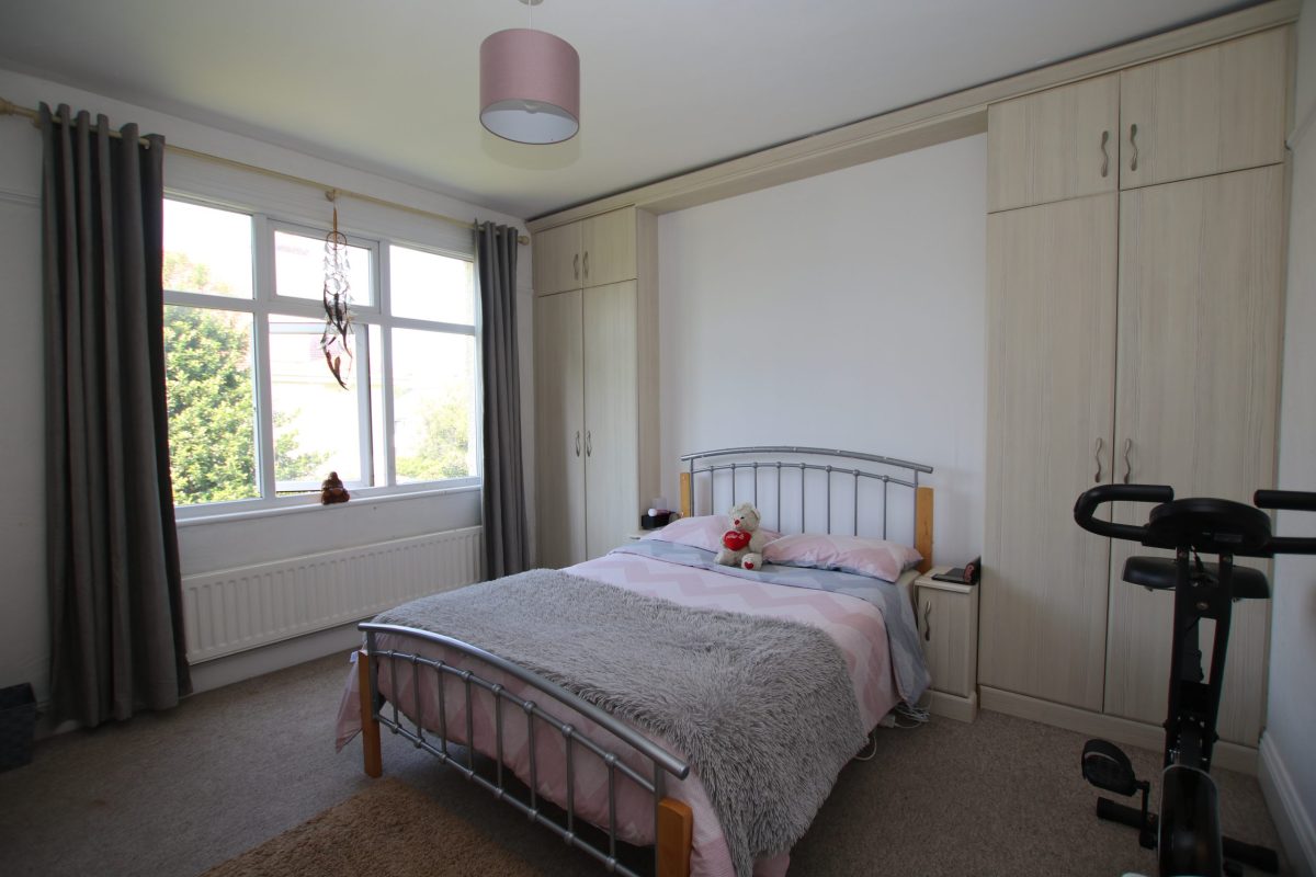 Single Bedroom in Shared House