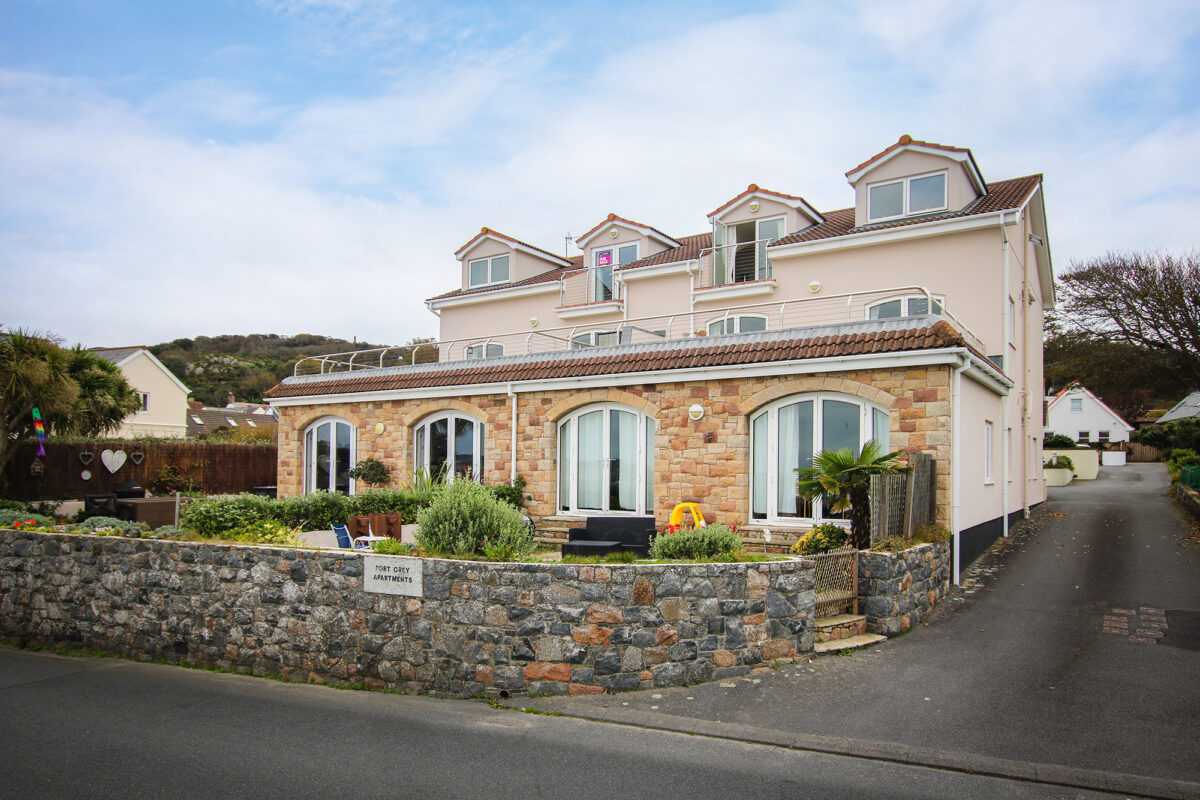 6, Fort Grey Apartments