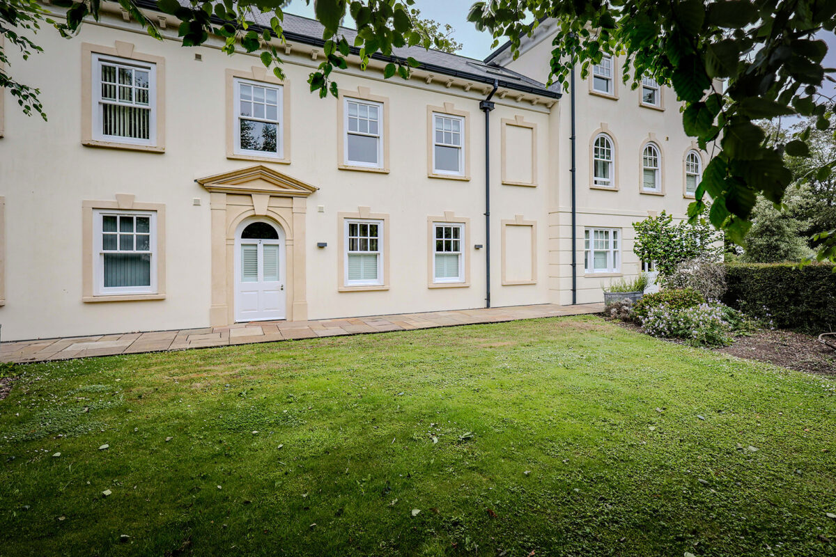 9, Queens Court Mews