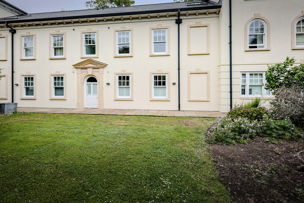 9, Queens Court Mews